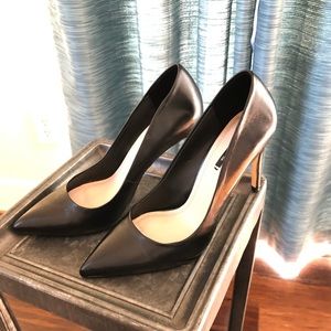 Black leather Zara pumps